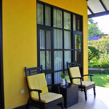 Flower Garden Lake Resort Тиссамахарама Экстерьер фото