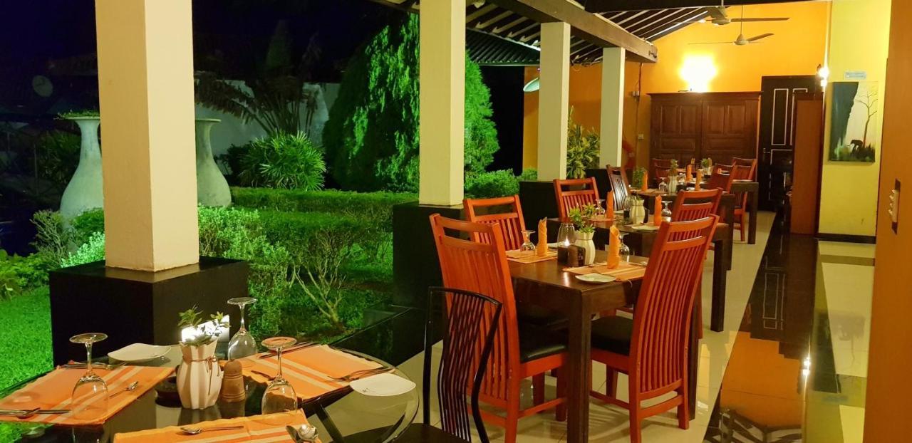 Flower Garden Lake Resort Тиссамахарама Экстерьер фото