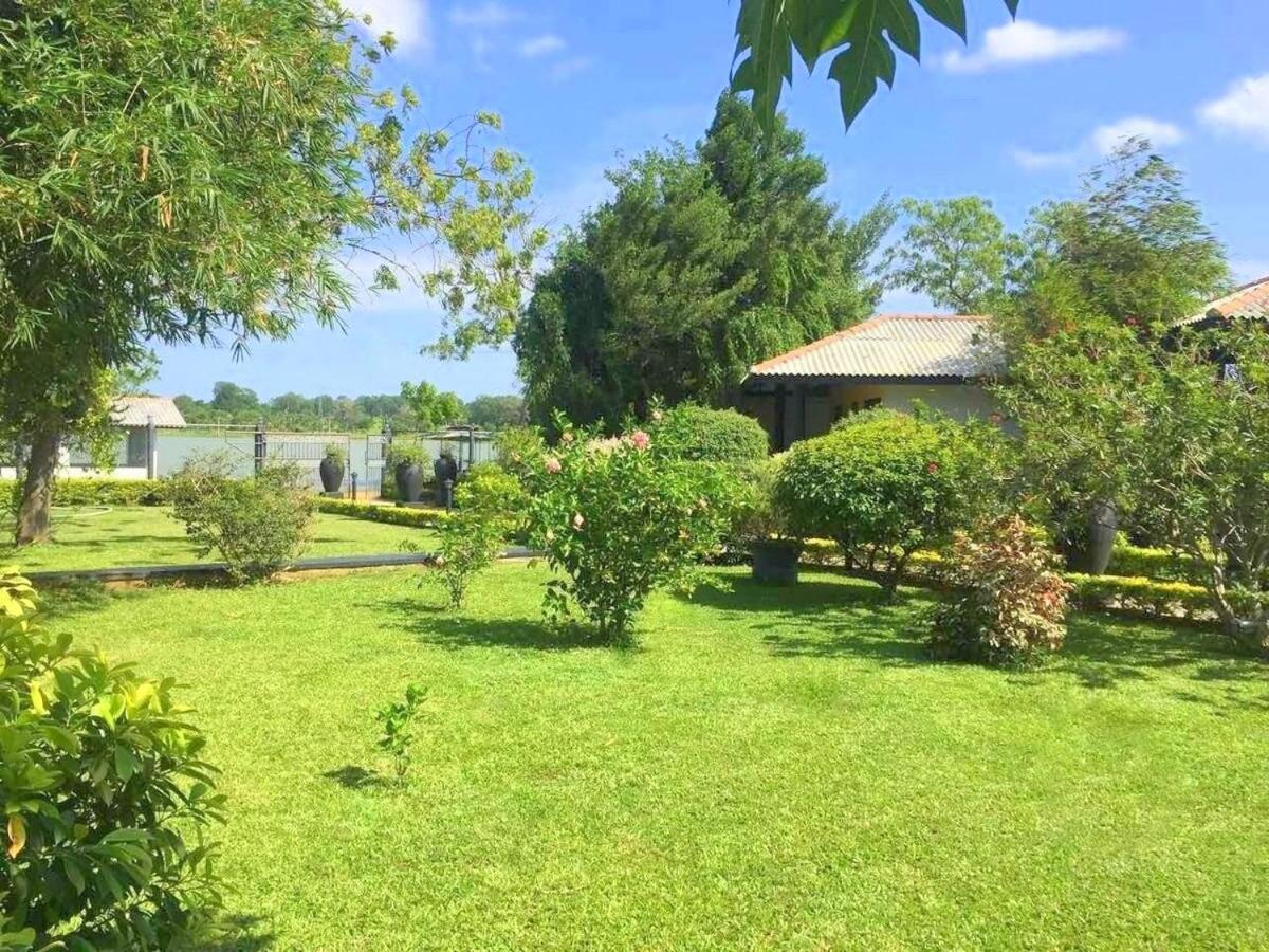 Flower Garden Lake Resort Тиссамахарама Экстерьер фото