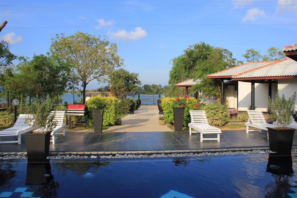 Flower Garden Lake Resort Тиссамахарама Экстерьер фото