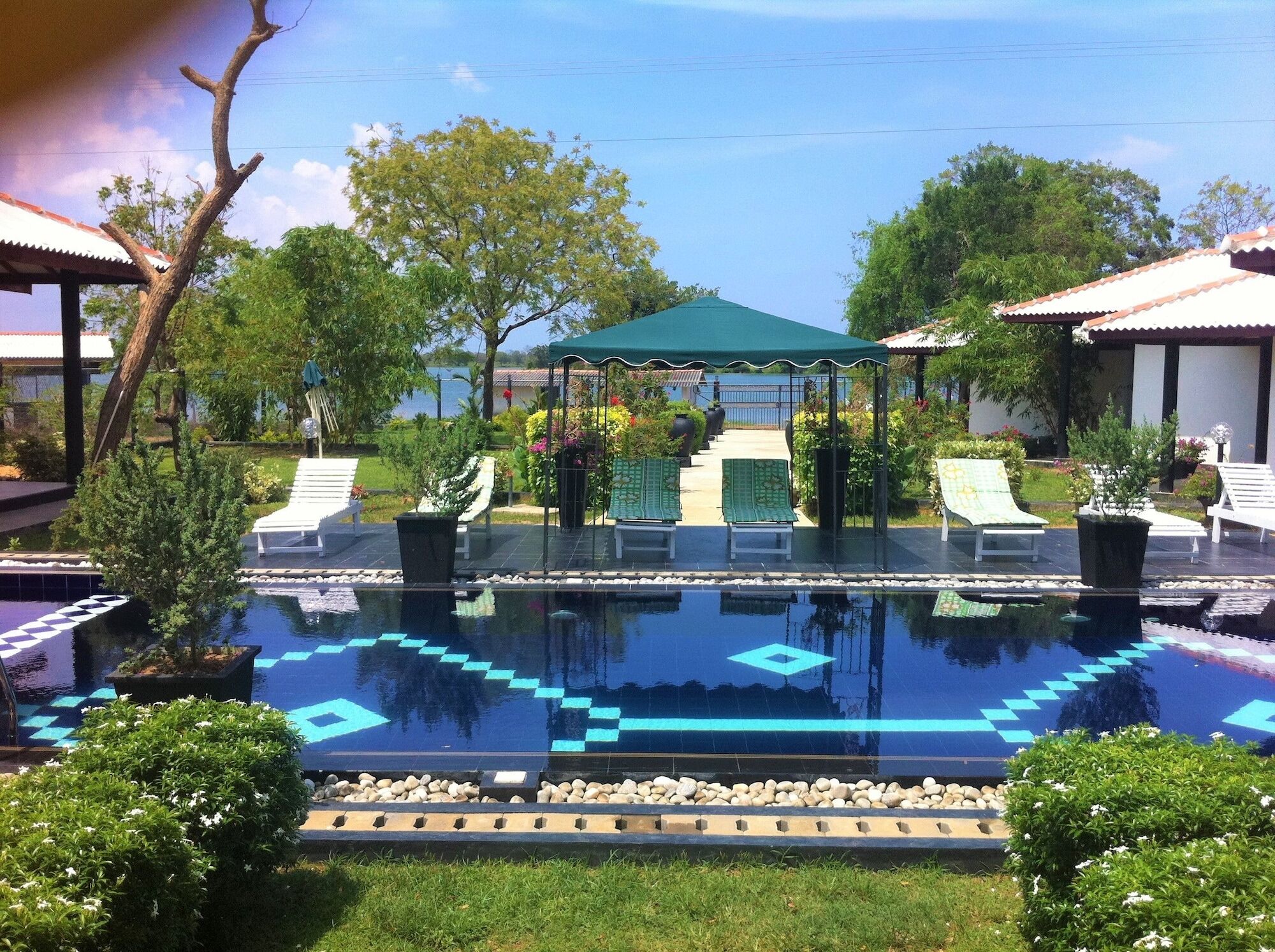 Flower Garden Lake Resort Тиссамахарама Экстерьер фото